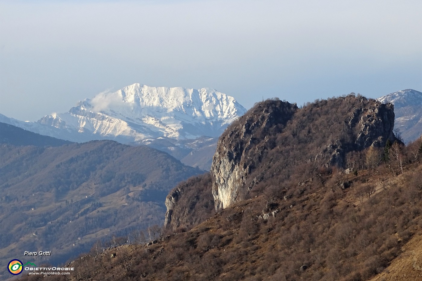 46 Zoom in Corna Camoscera e Grignone innevato.JPG